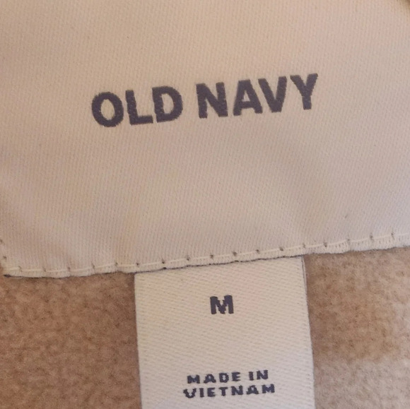 Old Navy puffer coat, size medium - Picture 3 of 10